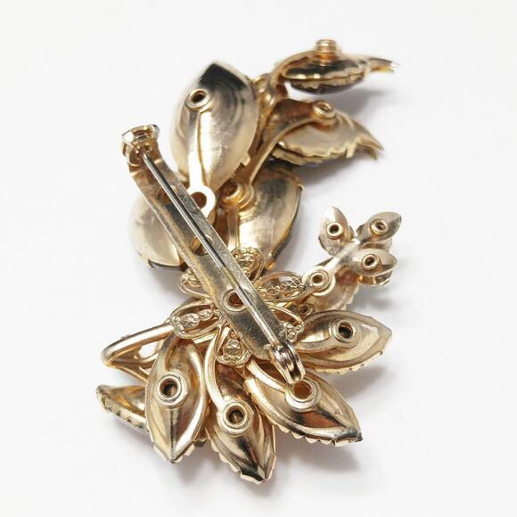 Vintage 1950s Art Glass Leaf Brooch, AB Rhinestones - Picture 6 of 10